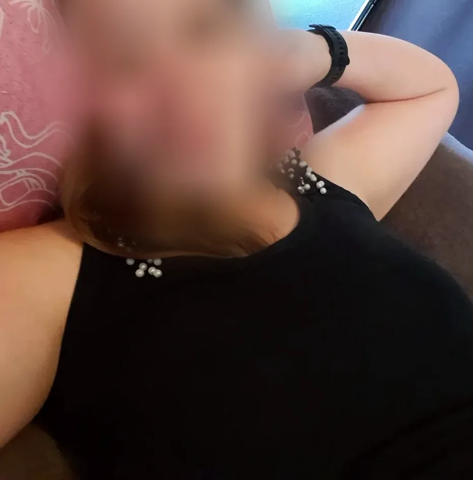 Bettina, 37