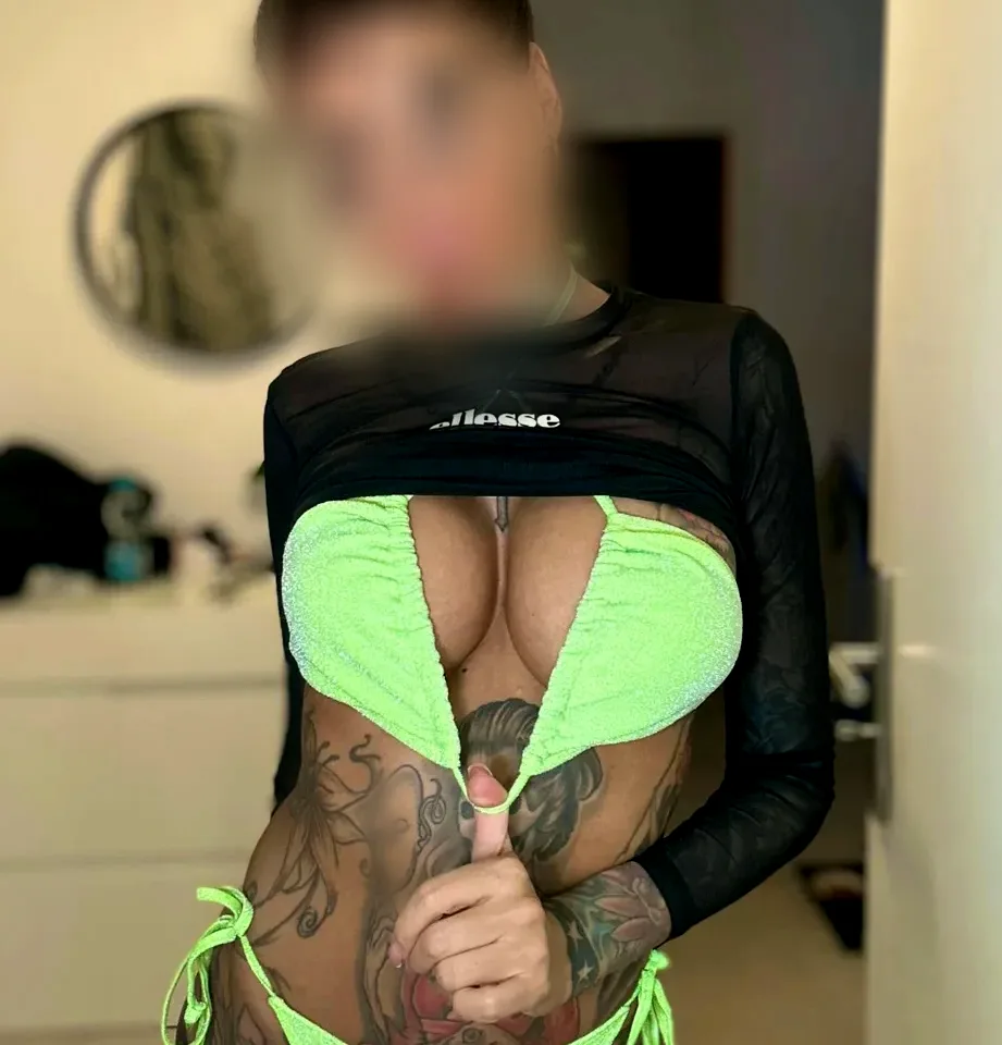 Celine, 37