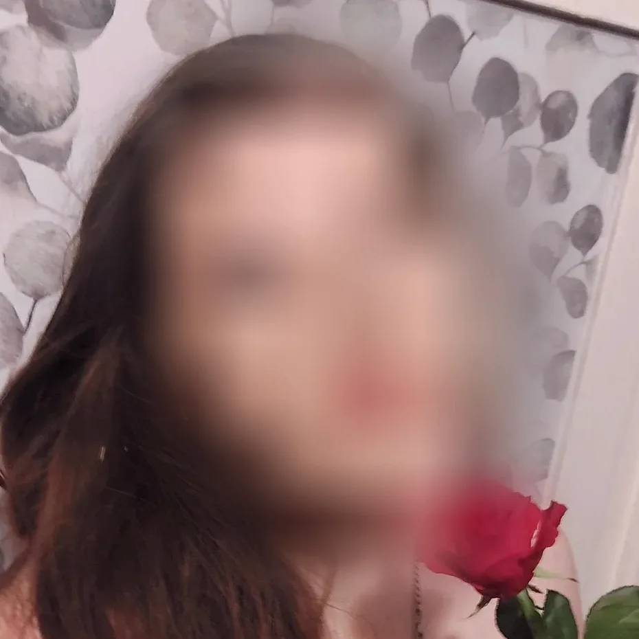 Corinna, 27