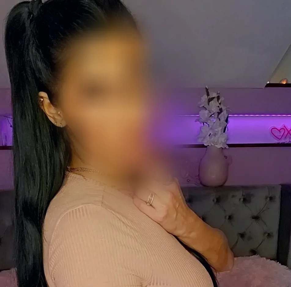 Lea, 33