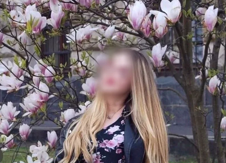 Simone, 25