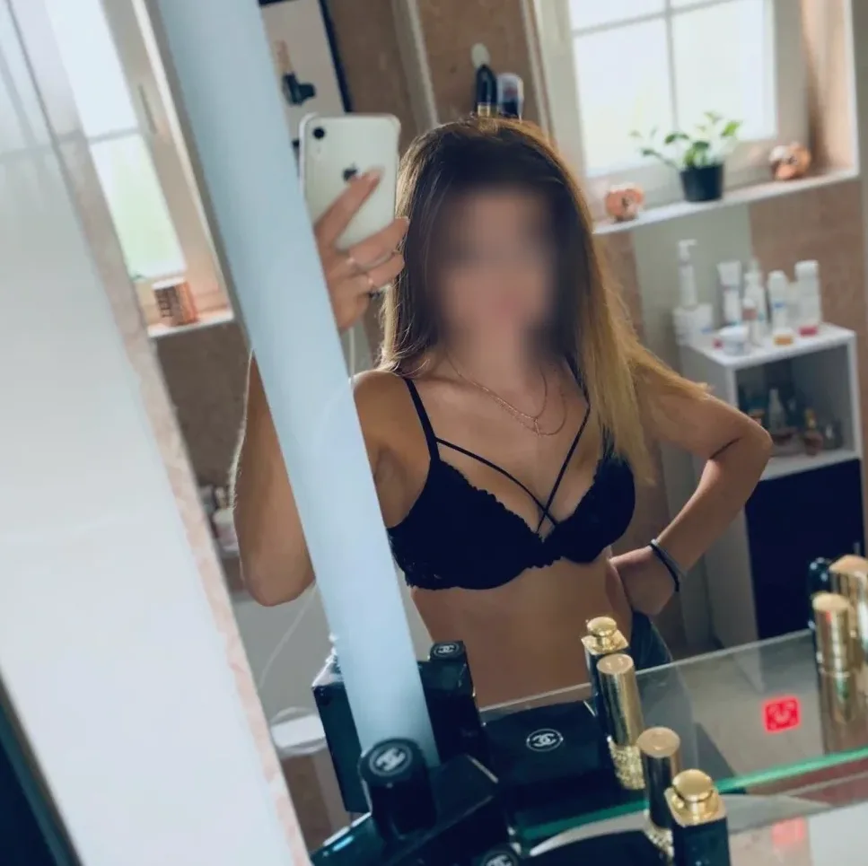 Sina, 23