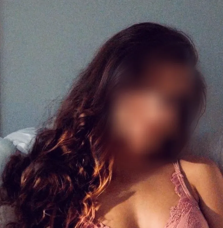 Viktoria, 25